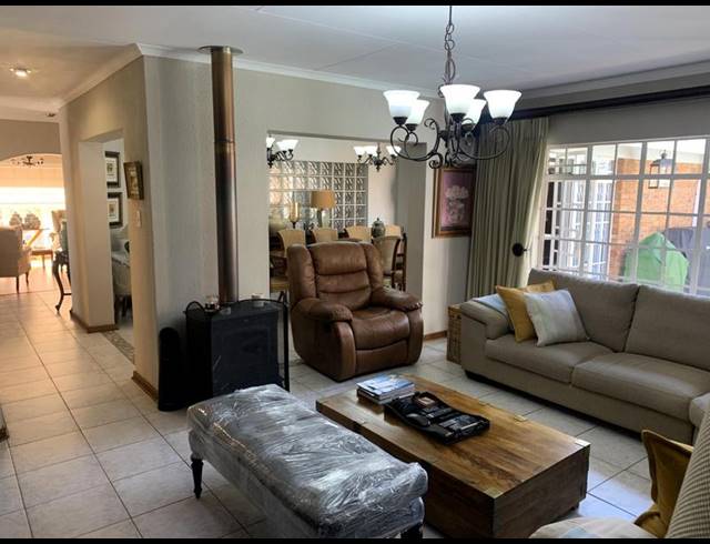4 BEDROOM HOUSE FOR SALE IN SUNWARD PARK